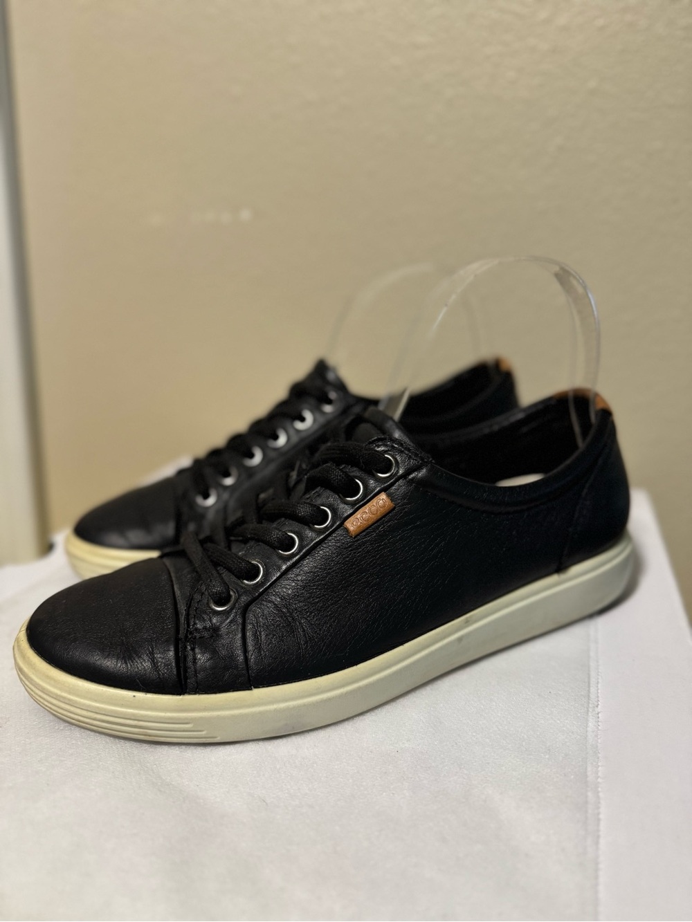 Ecco Black Leather Lace-Up Low Sneakers with Cream Insole - Picture 3 of 8